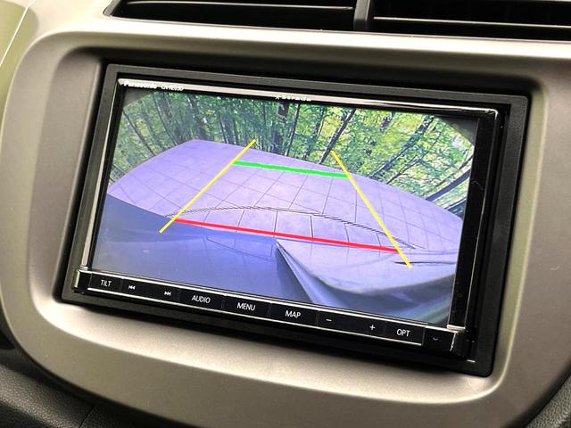 フィット Ｇ　禁煙車　ＳＤナビ　バックカメラ　キーレス　ＬＥＤヘッドライト　パワーウィンドウ　ドアバイザー　電動格納ミラー　オートライト　ＥＴＣ（4枚目）