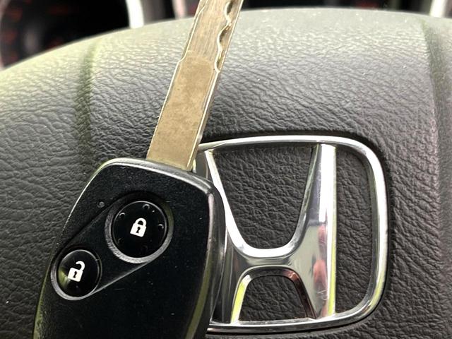 フィット Ｇ　禁煙車　ＳＤナビ　バックカメラ　キーレス　ＬＥＤヘッドライト　パワーウィンドウ　ドアバイザー　電動格納ミラー　オートライト　ＥＴＣ（5枚目）