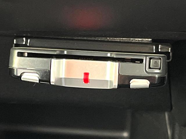 フィット Ｇ　禁煙車　ＳＤナビ　バックカメラ　キーレス　ＬＥＤヘッドライト　パワーウィンドウ　ドアバイザー　電動格納ミラー　オートライト　ＥＴＣ（6枚目）