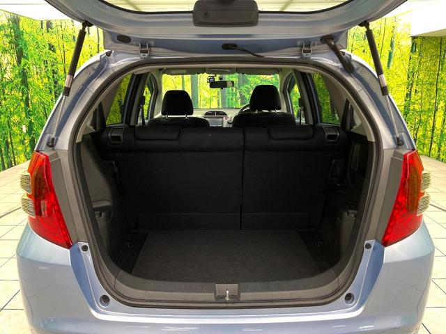 フィット Ｇ　禁煙車　ＳＤナビ　バックカメラ　キーレス　ＬＥＤヘッドライト　パワーウィンドウ　ドアバイザー　電動格納ミラー　オートライト　ＥＴＣ（10枚目）