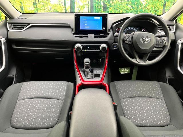 ＲＡＶ４ Ｘ　禁煙車　４ＷＤ　純正８型ディズプレイオーディオ　バックカメラ　レーダークルーズコントロール　オートブレーキホールド　オートエアコン　ＬＥＤヘッドライト　純正１７インチアルミ　スマートキー　ＥＴＣ（2枚目）
