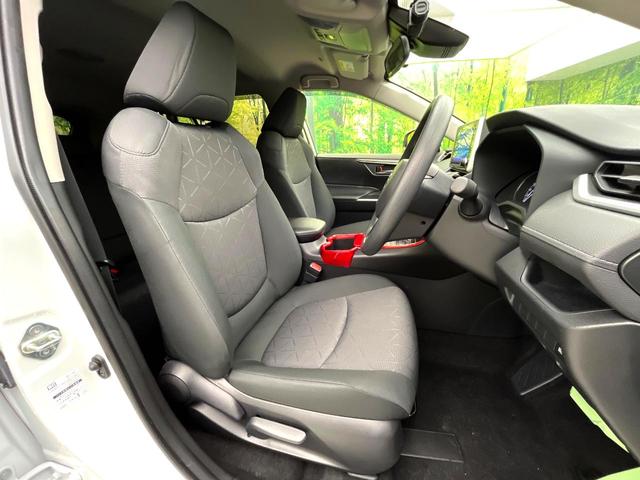 ＲＡＶ４ Ｘ　禁煙車　４ＷＤ　純正８型ディズプレイオーディオ　バックカメラ　レーダークルーズコントロール　オートブレーキホールド　オートエアコン　ＬＥＤヘッドライト　純正１７インチアルミ　スマートキー　ＥＴＣ（8枚目）