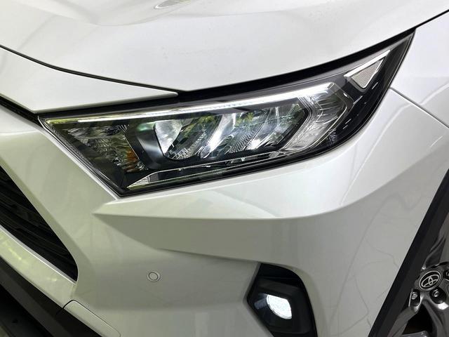 ＲＡＶ４ Ｘ　禁煙車　４ＷＤ　純正８型ディズプレイオーディオ　バックカメラ　レーダークルーズコントロール　オートブレーキホールド　オートエアコン　ＬＥＤヘッドライト　純正１７インチアルミ　スマートキー　ＥＴＣ（12枚目）