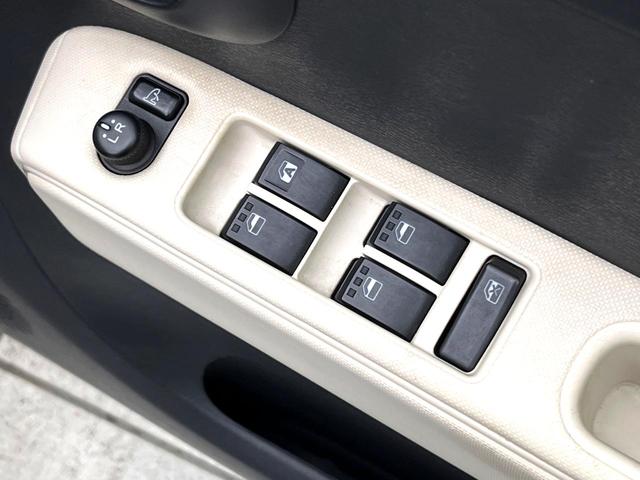 ミラココア ココアプラスＸ　禁煙車　フルセグナビ　バックカメラ　ルーフレール　オートエアコン　キーレス　電動格納ミラー　純正１４インチホイール　プライバシーガラス　パワーウィンドウ　フロアマット　ドアバイザー（7枚目）