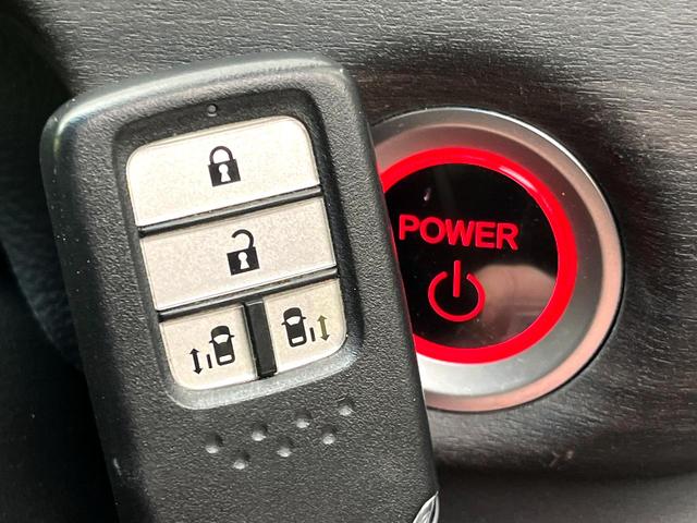 フリードハイブリッド ハイブリッド・ＥＸ　禁煙車　純正９型ナビ　アダプティブクルーズコントロール　バックカメラ　両側パワースライドドア　ＬＥＤヘッドライト　純正１５インチアルミ　スマートキー　オートエアコン　ドライブレコーダー　ＥＴＣ（6枚目）