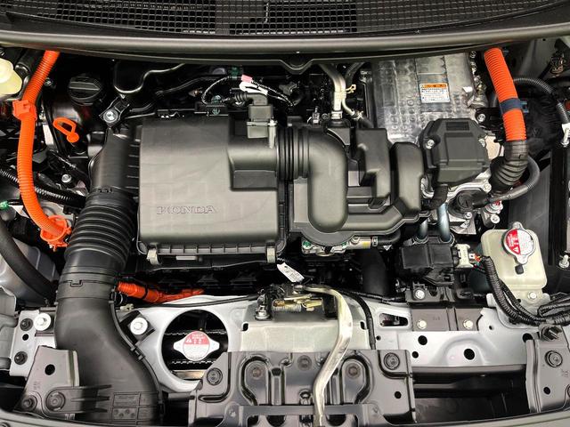 フリード ｅ：ＨＥＶエアー　ＥＸ　登録済未使用車　ホンダセンシング　両側電動スライドドア　シートヒーター　アダプティブクルーズコントロール　ＬＥＤヘッド　オートエアコン　オートライト　純正１５インチアルミ　スマートキー（18枚目）