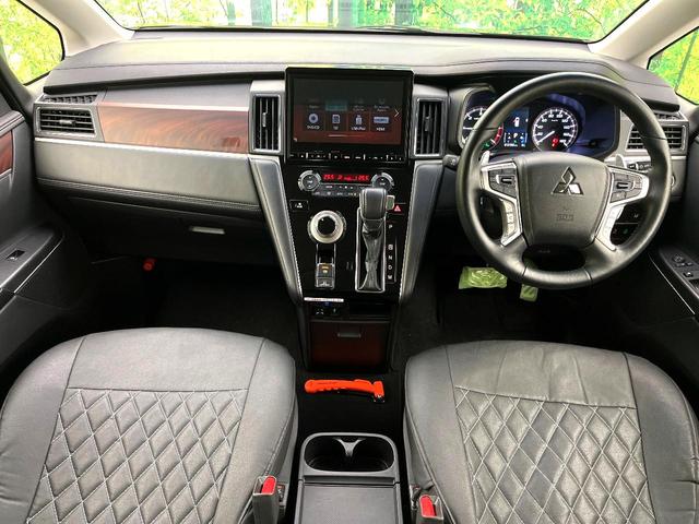 デリカＤ：５ Ｐ　禁煙車　４ＷＤ　純正１０．１インチナビ　両側パワースライドドア　シートヒーター　パワーシート　電動サイドステップ　ステアリングヒーター　ＬＥＤヘッドライト　純正１８インチアルミ　ＥＴＣ（2枚目）