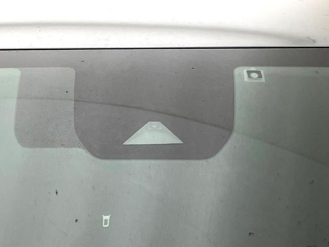 ノート Ｘ　ディスプレイオーディオ　禁煙車　バックカメラ　インテリジェントエマージェンシーブレーキ　ＥＴＣ　スマートキー　電動格納ミラー　オートエアコン　オートライト　ＬＥＤヘッド　ＢＬＵＥＴＯＯＴＨ（5枚目）