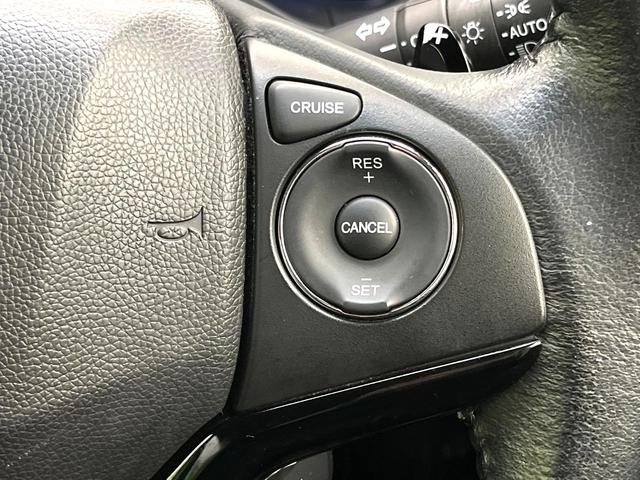 ヴェゼル ハイブリッドＺ　禁煙車　純正ディズプレイオーディオ　バックカメラ　クルーズコントロール　オートエアコン　ＬＥＤヘッドライト　純正１７インチアルミ　シートヒーター　電動格納ミラー　パワーウィンドウ　ＥＴＣ（5枚目）
