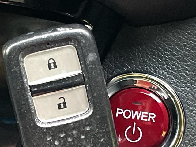 ヴェゼル ハイブリッドＺ　禁煙車　純正ディズプレイオーディオ　バックカメラ　クルーズコントロール　オートエアコン　ＬＥＤヘッドライト　純正１７インチアルミ　シートヒーター　電動格納ミラー　パワーウィンドウ　ＥＴＣ（7枚目）