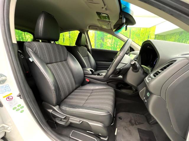 ヴェゼル ハイブリッドＺ　禁煙車　純正ディズプレイオーディオ　バックカメラ　クルーズコントロール　オートエアコン　ＬＥＤヘッドライト　純正１７インチアルミ　シートヒーター　電動格納ミラー　パワーウィンドウ　ＥＴＣ（8枚目）