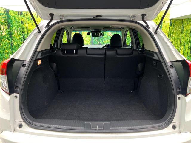 ヴェゼル ハイブリッドＺ　禁煙車　純正ディズプレイオーディオ　バックカメラ　クルーズコントロール　オートエアコン　ＬＥＤヘッドライト　純正１７インチアルミ　シートヒーター　電動格納ミラー　パワーウィンドウ　ＥＴＣ（10枚目）