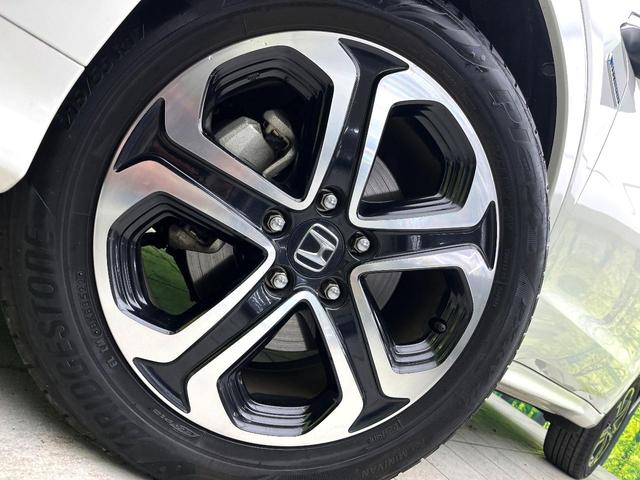 ヴェゼル ハイブリッドＺ　禁煙車　純正ディズプレイオーディオ　バックカメラ　クルーズコントロール　オートエアコン　ＬＥＤヘッドライト　純正１７インチアルミ　シートヒーター　電動格納ミラー　パワーウィンドウ　ＥＴＣ（13枚目）