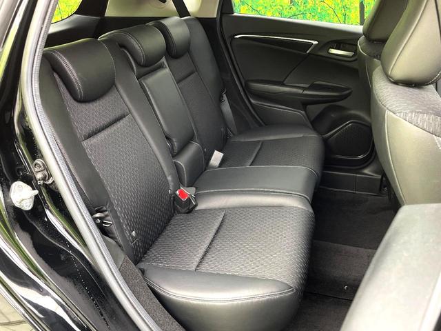 フィットハイブリッド Ｌパッケージ　禁煙車　純正８型ナビ　バックカメラ　ドライブレコーダー　ＥＴＣ　ハーフレザーシート　スマートキー　ＬＥＤヘッドライト　純正１５インチアルミホイール　ステアリングスイッチ　オートエアコン（9枚目）