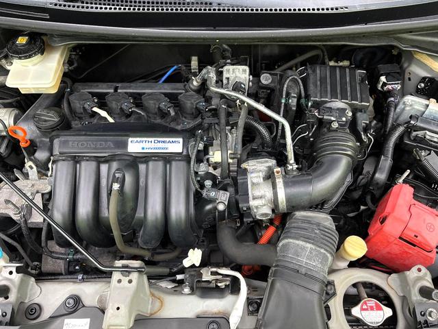 フィットハイブリッド Ｌパッケージ　禁煙車　純正８型ナビ　バックカメラ　ドライブレコーダー　ＥＴＣ　ハーフレザーシート　スマートキー　ＬＥＤヘッドライト　純正１５インチアルミホイール　ステアリングスイッチ　オートエアコン（17枚目）