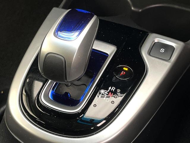 フィットハイブリッド Ｌパッケージ　禁煙車　純正８型ナビ　バックカメラ　ドライブレコーダー　ＥＴＣ　ハーフレザーシート　スマートキー　ＬＥＤヘッドライト　純正１５インチアルミホイール　ステアリングスイッチ　オートエアコン（24枚目）
