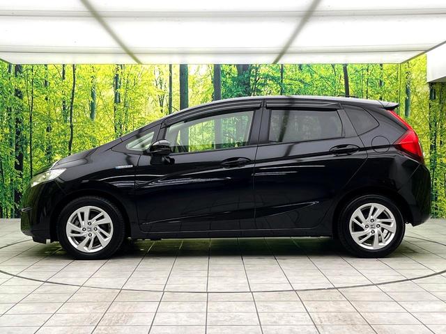 フィットハイブリッド Ｌパッケージ　禁煙車　純正８型ナビ　バックカメラ　ドライブレコーダー　ＥＴＣ　ハーフレザーシート　スマートキー　ＬＥＤヘッドライト　純正１５インチアルミホイール　ステアリングスイッチ　オートエアコン（49枚目）