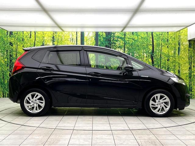 フィットハイブリッド Ｌパッケージ　禁煙車　純正８型ナビ　バックカメラ　ドライブレコーダー　ＥＴＣ　ハーフレザーシート　スマートキー　ＬＥＤヘッドライト　純正１５インチアルミホイール　ステアリングスイッチ　オートエアコン（50枚目）