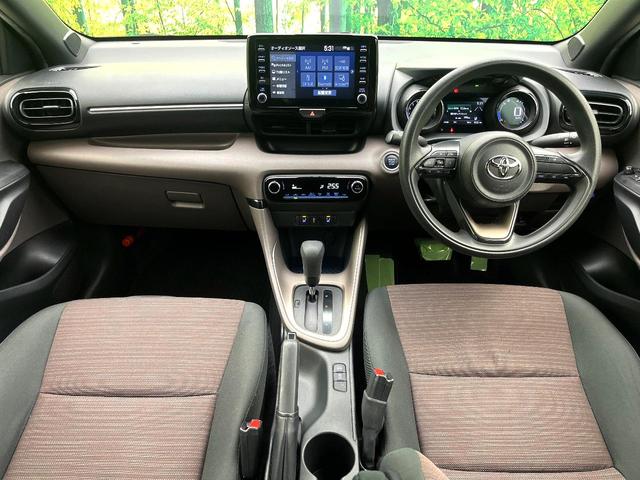ヤリス Ｇ　禁煙車　純正８型ディスプレイオーディオ　バックカメラ　セーフティセンス　シートヒーター　ＥＴＣ　スマートキー　オートエアコン　オートライト　ＢＬＵＥＴＯＯＴＨ　電動格納ミラー　純正１４インチホイール（2枚目）