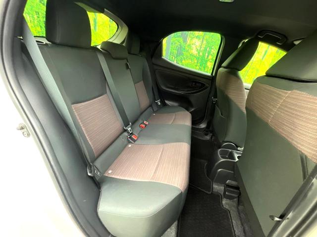 ヤリス Ｇ　禁煙車　純正８型ディスプレイオーディオ　バックカメラ　セーフティセンス　シートヒーター　ＥＴＣ　スマートキー　オートエアコン　オートライト　ＢＬＵＥＴＯＯＴＨ　電動格納ミラー　純正１４インチホイール（9枚目）