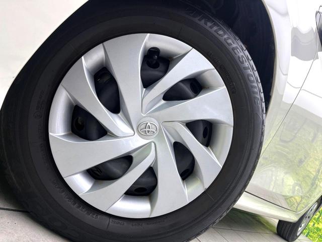 ヤリス Ｇ　禁煙車　純正８型ディスプレイオーディオ　バックカメラ　セーフティセンス　シートヒーター　ＥＴＣ　スマートキー　オートエアコン　オートライト　ＢＬＵＥＴＯＯＴＨ　電動格納ミラー　純正１４インチホイール（13枚目）