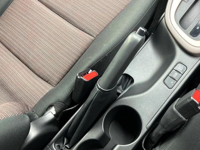 ヤリス Ｇ　禁煙車　純正８型ディスプレイオーディオ　バックカメラ　セーフティセンス　シートヒーター　ＥＴＣ　スマートキー　オートエアコン　オートライト　ＢＬＵＥＴＯＯＴＨ　電動格納ミラー　純正１４インチホイール（34枚目）