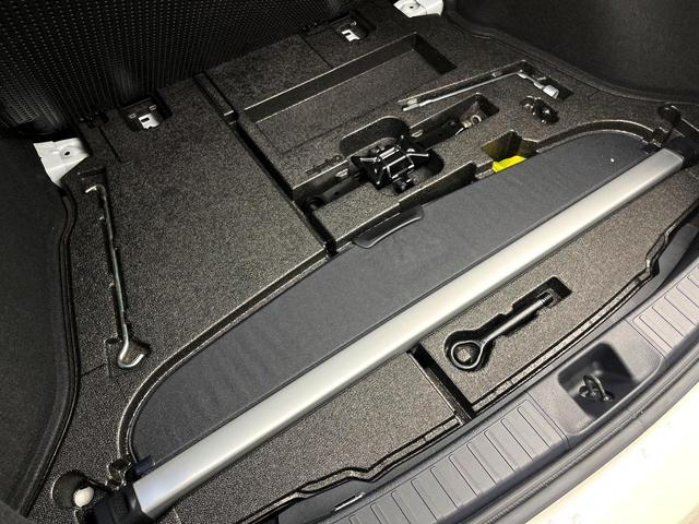 プリウス Ｓツーリングセレクション　禁煙車　セーフティセンス　モデリスタフルエアロ　純正９型ナビ　バックカメラ　シートヒーター　レーダークルーズコントロール　ＬＥＤヘッド　純正１７インチアルミ　黒革シート　ドライブレコーダー　ＥＴＣ（45枚目）