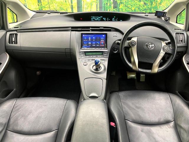 プリウス Ｇ　ＬＥＤエディション　ＢＩＧＸ８型ナビ　クルーズコントロール　禁煙車　シートヒーター　レザーシート　スマートキー　ＬＥＤヘッド　ビルトインＥＴＣ　オートライト　オートエアコン　電動格納ミラー　フルセグ（2枚目）