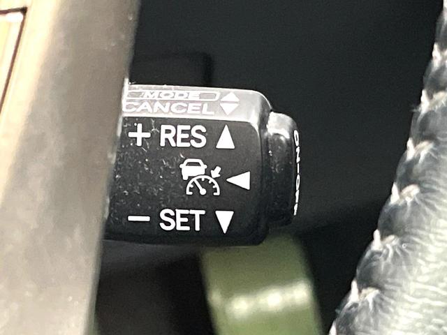 プリウス Ｇ　ＬＥＤエディション　ＢＩＧＸ８型ナビ　クルーズコントロール　禁煙車　シートヒーター　レザーシート　スマートキー　ＬＥＤヘッド　ビルトインＥＴＣ　オートライト　オートエアコン　電動格納ミラー　フルセグ（4枚目）