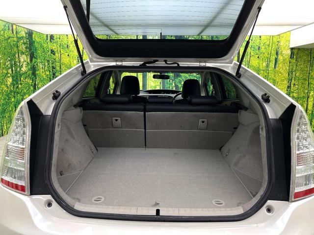 プリウス Ｇ　ＬＥＤエディション　ＢＩＧＸ８型ナビ　クルーズコントロール　禁煙車　シートヒーター　レザーシート　スマートキー　ＬＥＤヘッド　ビルトインＥＴＣ　オートライト　オートエアコン　電動格納ミラー　フルセグ（10枚目）