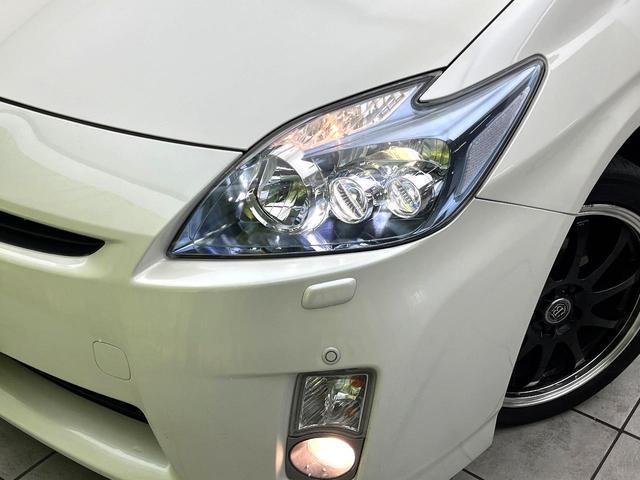 プリウス Ｇ　ＬＥＤエディション　ＢＩＧＸ８型ナビ　クルーズコントロール　禁煙車　シートヒーター　レザーシート　スマートキー　ＬＥＤヘッド　ビルトインＥＴＣ　オートライト　オートエアコン　電動格納ミラー　フルセグ（12枚目）