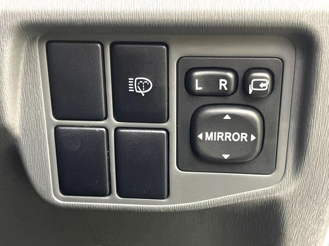 プリウス Ｇ　ＬＥＤエディション　ＢＩＧＸ８型ナビ　クルーズコントロール　禁煙車　シートヒーター　レザーシート　スマートキー　ＬＥＤヘッド　ビルトインＥＴＣ　オートライト　オートエアコン　電動格納ミラー　フルセグ（30枚目）