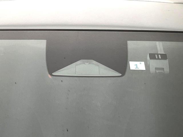 �y�z���_�Z���V���O�z���s���ɑO���̎ԗ�����F�����A�Փ˂������Ȏ��͌x��ƃu���[�L�ŏՓˉ���Ɣ�Q�y�����A�V�X�g�B�����S�Ƀh���C�u�����y���݂��������܂��B