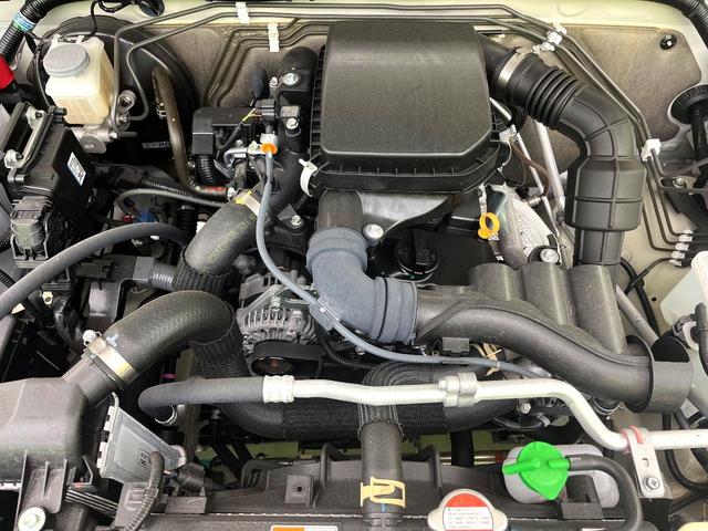 ジムニー ＸＣ　禁煙車　４ＷＤ　スズキセーフティサポート　クルーズコントロール　シートヒーター　オートエアコン　ＬＥＤヘッドライト　純正１６インチアルミ　純正革巻きステアリング　オートライト　フロアマット（18枚目）