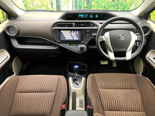 アクア Ｇ　禁煙車　純正ナビ　バックカメラ　ＥＴＣ　オートエアコン　電動格納ミラー　キーレス　ドアバイザー　フロアマット　パワーウィンドウ（2枚目）