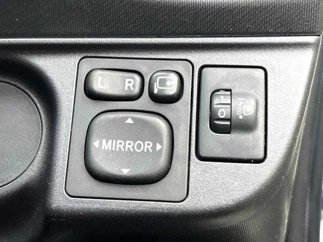 アクア Ｇ　禁煙車　純正ナビ　バックカメラ　ＥＴＣ　オートエアコン　電動格納ミラー　キーレス　ドアバイザー　フロアマット　パワーウィンドウ（7枚目）