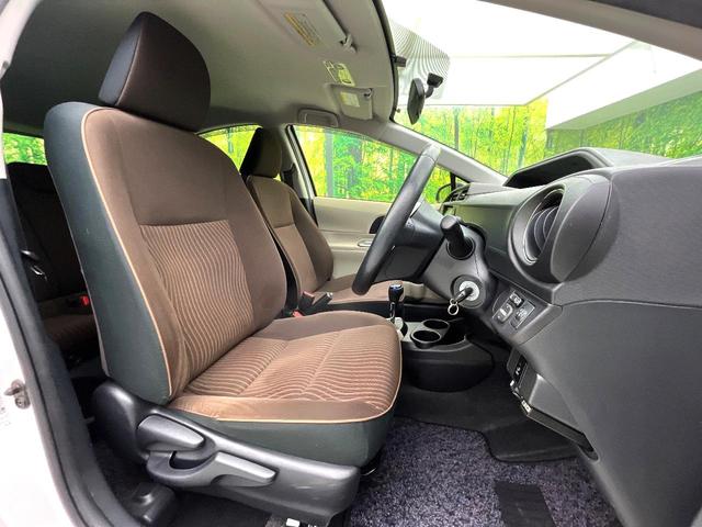 アクア Ｇ　禁煙車　純正ナビ　バックカメラ　ＥＴＣ　オートエアコン　電動格納ミラー　キーレス　ドアバイザー　フロアマット　パワーウィンドウ（8枚目）