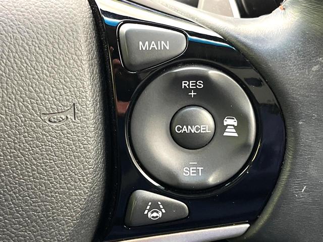 ジェイド ハイブリッドＲＳ・ホンダセンシング　禁煙車　純正８型ナビ　バックカメラ　アダプティブクルーズコントロール　ドライブレコーダー　ＥＴＣ　ＬＥＤヘッド　パドルシフト　横滑り防止装置　ハーフレザーシート　スマートキー（4枚目）