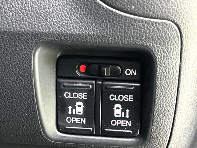 N-BOXカスタム G ターボSSブラックスタイルパッケージ 禁煙車 シティブレーキアクティブシステム 純正ナビ バックカメラ 両側電動スライドドア パドルシフト ETC HIDライト 純正15インチアルミ オートライト スマートキー(6枚目)