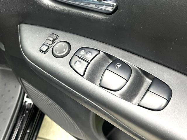 セレナ ハイウェイスターＶ　両側電動ドア　ＳＤナビ　後席モニター　全周囲カメラ　衝突被害軽減システム　禁煙車　ドラレコ　コーナーセンサー　スマートキー　ＬＥＤヘッド　ビルトインＥＴＣ　クルコン　純正１６インチアルミ（22枚目）