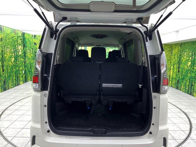 セレナ ｅ－パワー　ハイウェイスターＶ　両側電動ドア　純正９型ナビ　全周囲カメラ　プロパイロット　衝突軽減システム　レーダークルーズ　禁煙車　ドラレコ　コーナーセンサー　スマートキー　ＬＥＤヘッド　ＥＴＣ　純正１５インチアルミ　オートライト（11枚目）