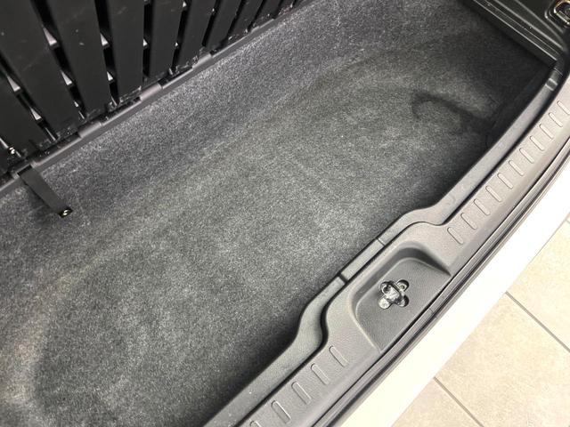 セレナ ｅ－パワー　ハイウェイスターＶ　両側電動ドア　純正９型ナビ　全周囲カメラ　プロパイロット　衝突軽減システム　レーダークルーズ　禁煙車　ドラレコ　コーナーセンサー　スマートキー　ＬＥＤヘッド　ＥＴＣ　純正１５インチアルミ　オートライト（58枚目）