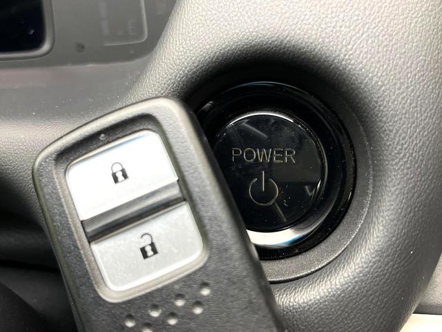 フィット ｅ：ＨＥＶホーム　純正９インチナビ　バックカメラ　ホンダセンシング　アダプティブクルーズコントロール　ＥＴＣ　コーナーセンサー　フルセグＴＶ　ｂｌｕｅｔｏｏｔｈ再生　ＬＥＤヘッド　スマートキー　電子パーキングブレーキ（26枚目）