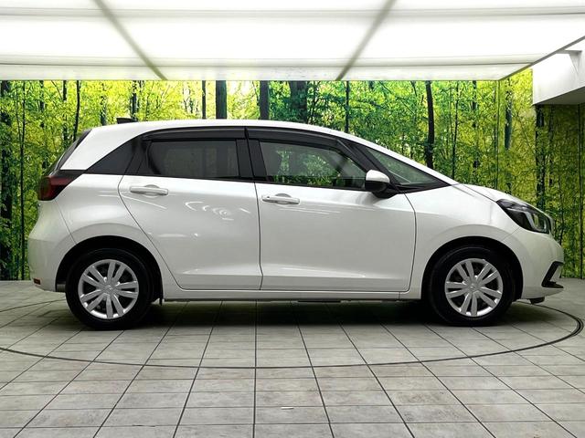 フィット ｅ：ＨＥＶホーム　純正９インチナビ　バックカメラ　ホンダセンシング　アダプティブクルーズコントロール　ＥＴＣ　コーナーセンサー　フルセグＴＶ　ｂｌｕｅｔｏｏｔｈ再生　ＬＥＤヘッド　スマートキー　電子パーキングブレーキ（49枚目）