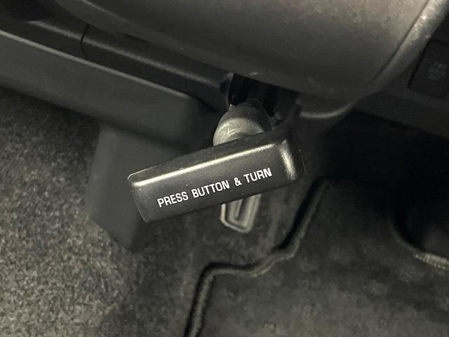 ハイエースバン スーパーＧＬ　ダークプライムＩＩ　禁煙車　純正ナビ　フリップダウンモニター　アラウンドビューモニター　両側パワースライドドア　デジタルインナーミラー　ウッドコンビステアリング　オートエアコン　オートライト　ＬＥＤヘッドライト　ＥＴＣ（32枚目）