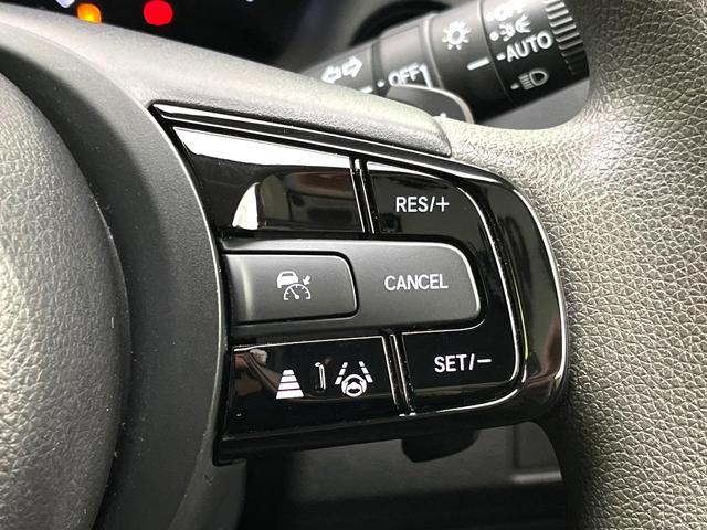 ヴェゼル e:HEV X 禁煙車 純正ナビ バックカメラ アダプティブクルーズコントロール 電動パーキングブレーキ オートブレーキホールド LEDヘッドライト 純正16インチアルミ スマートキー コーナーセンサー ETC2.0(5枚目)