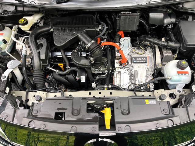 オーラ ニスモ　禁煙車　純正９型ナビ　アラウンドビューモニター　ブラインドスポットモニター　ＬＥＤヘッドライト　純正１７インチアルミ　スマートキー　オートエアコン　オートライト　電子パーキング　ＥＴＣ（18枚目）