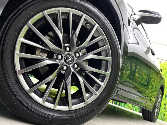 �y�O���[�h��p�����Q�O�C���`�A���~�z�C�[���z�f�U�C�����̍��������A���~�z�C�[���𑕒����Ă���܂��B�e��ЊO�A���~�z�C�[����A�X�^�b�h���X�^�C�����戵�����Ă���܂��B���񂲑��k����������