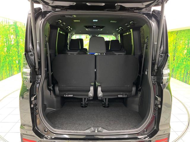 ヴォクシー ハイブリッドＳ－Ｚ　フリップダウンモニター　１０．５インチディスプレイオーディオ　全周囲カメラ　パワーバックドア　２列目シートヒーター　プロジェクター式ＬＥＤヘッドライト　両側パワースライドドア　２列目オットマン（42枚目）