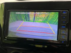 ディーラーオプション【バックカメラ】駐車時に後方がリアルタイム映像で確認できます。大型商業施設や立体駐車場での駐車時や、夜間のバック時に大活躍！運転スキルに関わらず、今や必須となった装備のひとつです！ 4